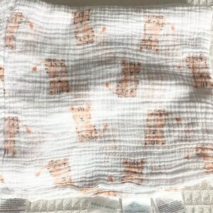 aden + anais Tiger and elephant print baby swaddles 100% cotton muslin